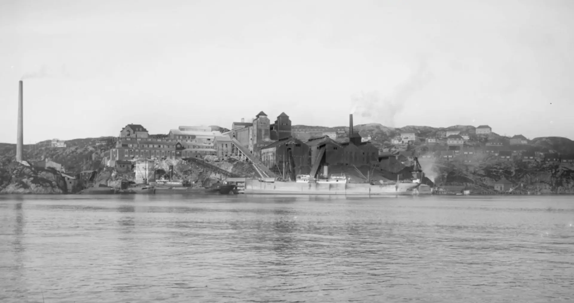 Historic photo of Mustadbakken in Knarrevik on Sotra – seaside industry, the roots of today's Knarrevik Business Park